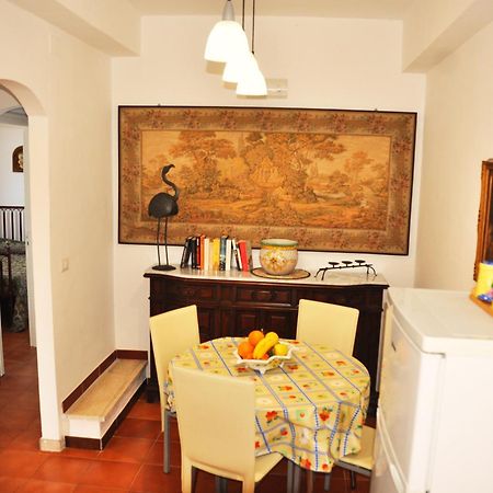 Villa Laura Sea View Apartments Санта-Мария-ди-Кастеллабате Номер фото