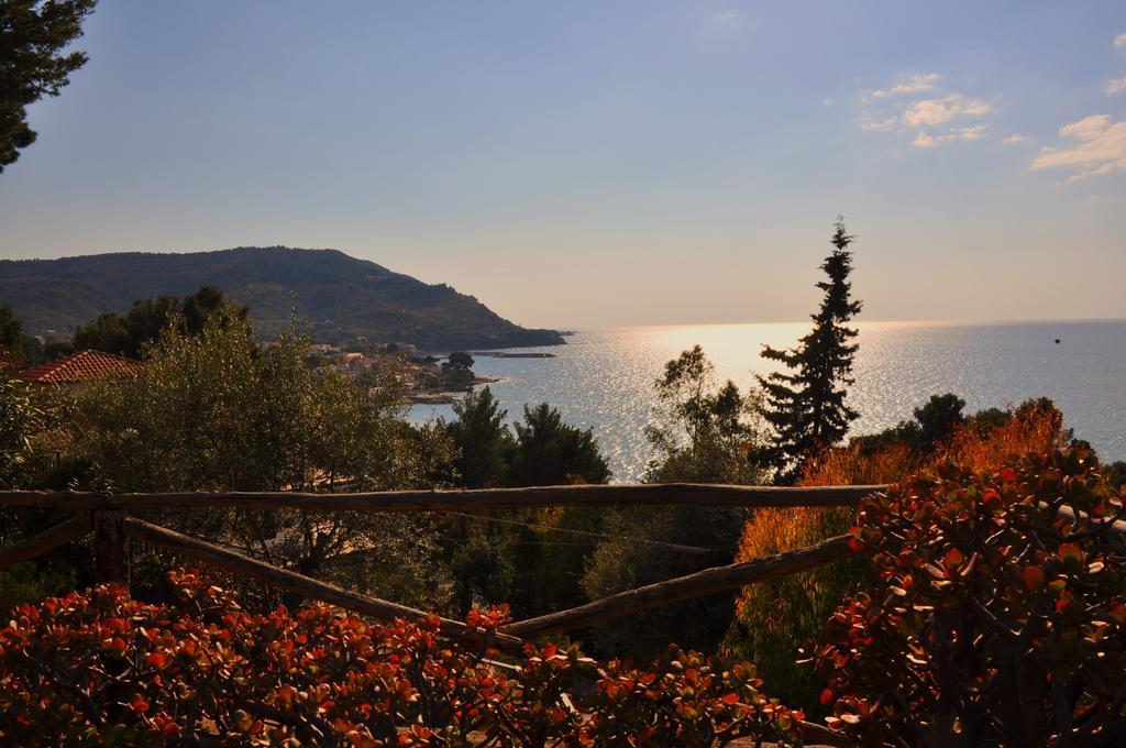 Villa Laura Sea View Apartments Санта-Мария-ди-Кастеллабате Экстерьер фото