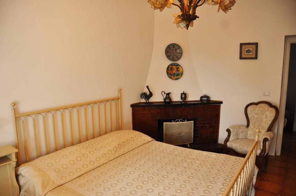 Villa Laura Sea View Apartments Санта-Мария-ди-Кастеллабате Экстерьер фото