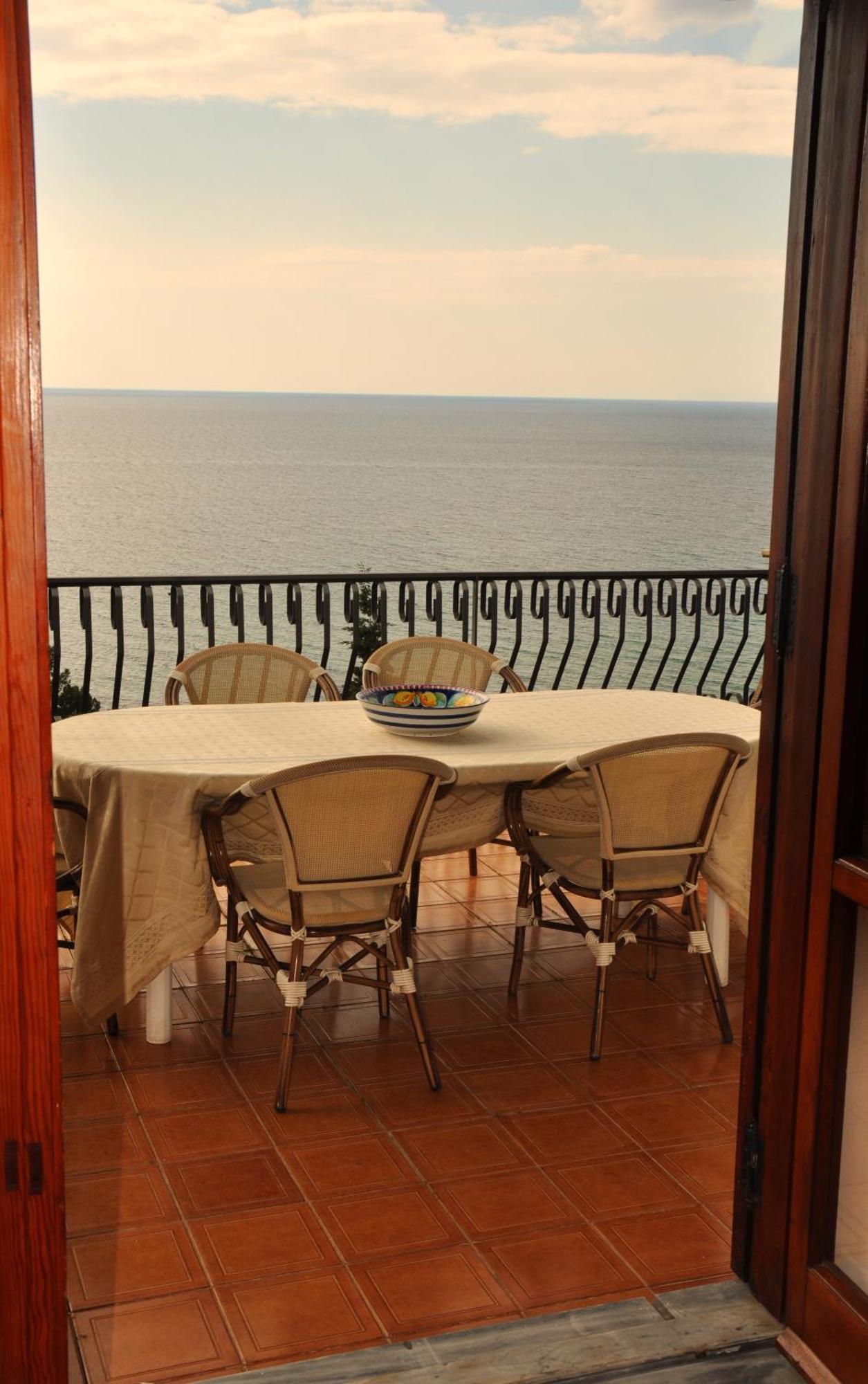 Villa Laura Sea View Apartments Санта-Мария-ди-Кастеллабате Экстерьер фото