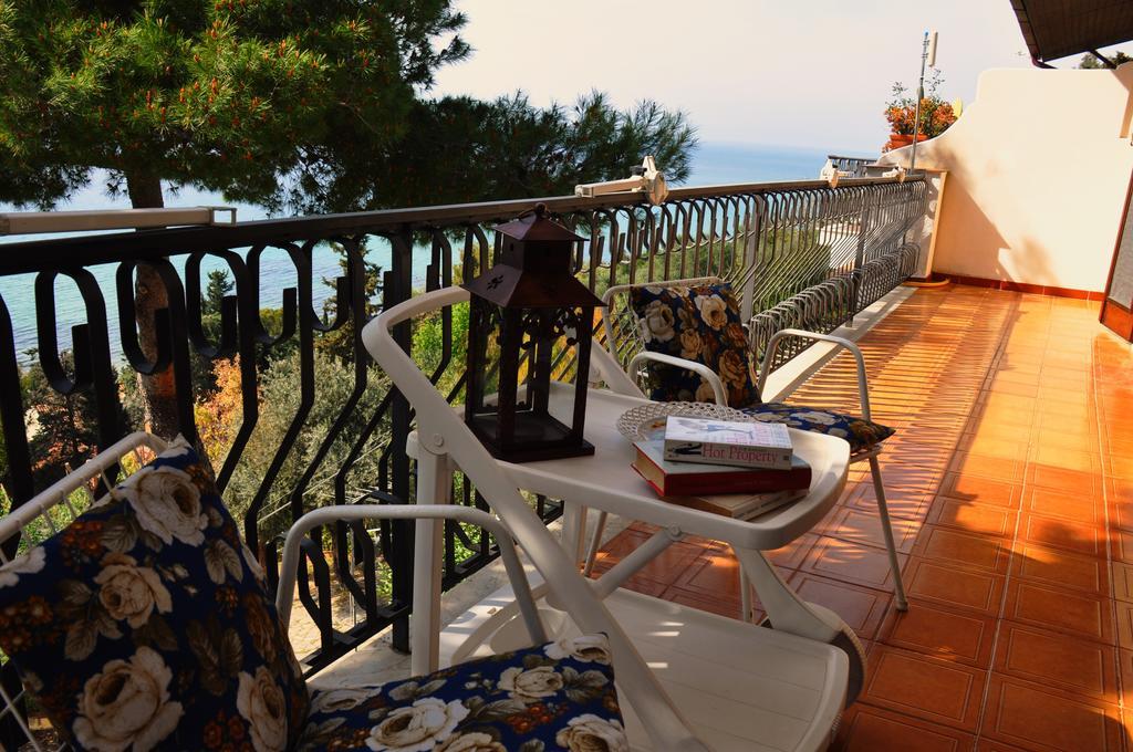 Villa Laura Sea View Apartments Санта-Мария-ди-Кастеллабате Экстерьер фото