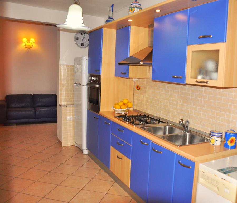 Villa Laura Sea View Apartments Санта-Мария-ди-Кастеллабате Экстерьер фото