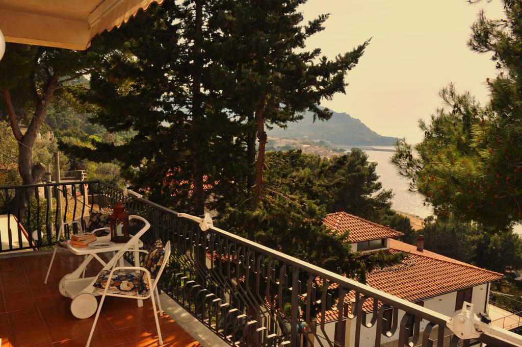 Villa Laura Sea View Apartments Санта-Мария-ди-Кастеллабате Экстерьер фото