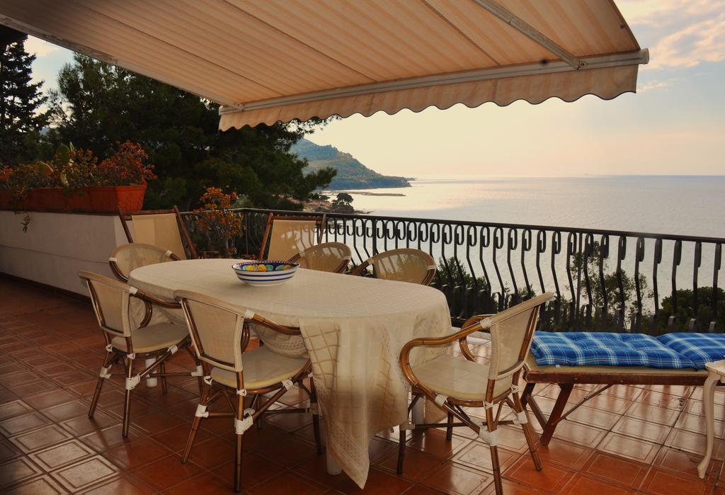 Villa Laura Sea View Apartments Санта-Мария-ди-Кастеллабате Экстерьер фото