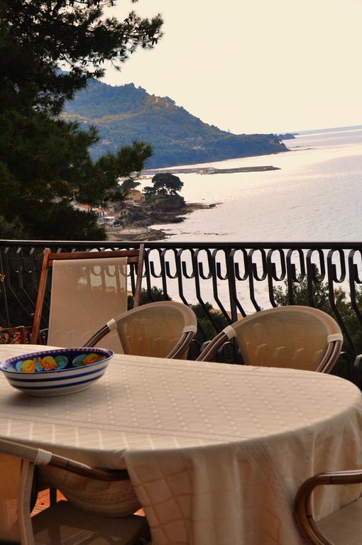 Villa Laura Sea View Apartments Санта-Мария-ди-Кастеллабате Экстерьер фото
